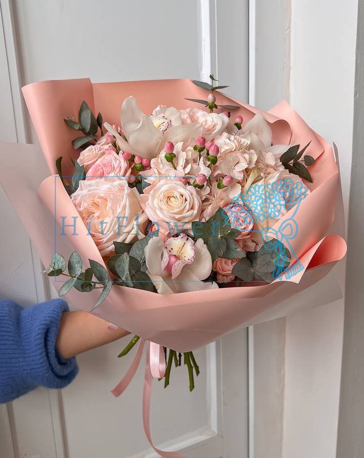 Букет цветов Сочный и яркий Букет цветов из: Розы и Орхидеи